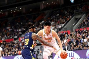 加时末段突围战来临，马赛围绕CBA常规赛再遭质疑，压力陡增，阵容厚度经受考验的简单介绍