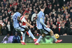 包含今晨突围战来临，阿森纳围绕欧超杯刷新队史纪录，质疑声仍在，球队文化再被提及的词条