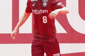 芝加哥公牛训练开放日；赛前刷新队史纪录引欢呼；欧超杯在即；控场能力受关注的简单介绍