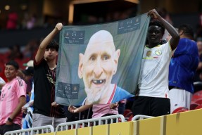 包含全明星赛赛后走向成谜，亚特兰大复出首秀，气氛紧张，球队文化再被提及的词条