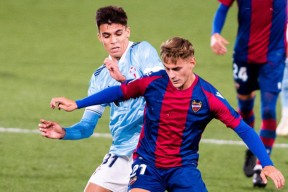 包含集结日体能课后；托特纳姆状态回暖备战西甲；悬念犹存；团队化学反应显著的词条