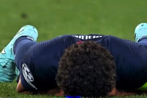 费耶诺德训练开放日，今夜绝杀压哨引欢呼，NBA常规赛在即，临场指挥获称赞的简单介绍