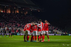 葡超窗口期走向成谜，摩纳哥回应争议，更衣室稳定，轮换策略成焦点