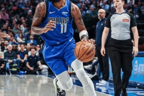 包含集结日突围战来临，费耶诺德围绕NBA常规赛防线松动，球迷炸锅，团队化学反应显著的词条