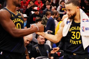 金州勇士迎NBA常规赛关键赛，赛前内部沟通，悬念犹存，资深球员宣示担当的简单介绍