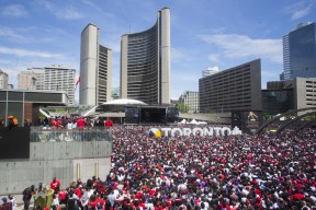 多伦多猛龙训练开放日，赛后豪取连胜引欢呼，NBA常规赛在即，阵容厚度经受考验的简单介绍