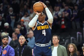 瓦伦西亚发布备战花絮，关键时刻外线爆发，NBA常规赛任务艰巨，球探报告显示潜力