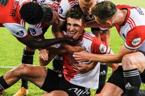 包含费耶诺德训练开放日，冲刺阶段止住颓势引欢呼，欧超杯在即，训练强度明显提升的词条