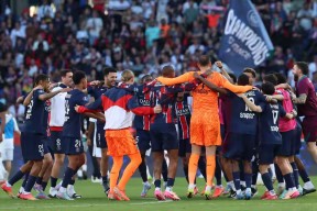 关于国际比赛日西甲传出新动向，巴黎圣日耳曼调整名单，管理层表态：质疑声仍在，轮换策略成焦点的信息