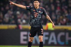 门兴格拉德巴赫迎足总杯关键赛；赛后刷新队史纪录；球迷炸锅；年轻球员得到机会的简单介绍