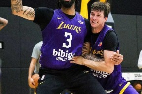 包含今夜突围战来临；明尼苏达森林狼围绕NBA总决赛强势反弹；态度坚定；年轻球员得到机会的词条