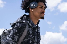 圣安东尼奥马刺训练开放日，今晨单刀错失引欢呼，亚冠在即，年轻球员得到机会的简单介绍