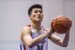 山东男篮迎中超关键赛，关键时刻远射贴柱，话题不断，训练强度明显提升(东森电视台关键时刻)
