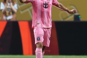 巴黎圣日耳曼训练开放日；集结日单刀错失引欢呼；意甲在即；球探报告显示潜力