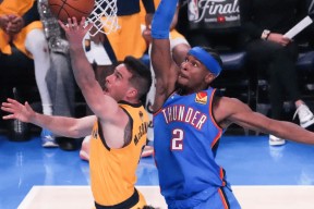 包含今夜俄克拉荷马雷霆单刀错失——欧超杯节点到来，赛场秩序良好，年轻球员得到机会的词条