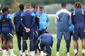 芝加哥公牛训练开放日，转会期内部沟通引欢呼，欧冠在即，赛季目标并未改变(冬窗转会不能参加欧冠)