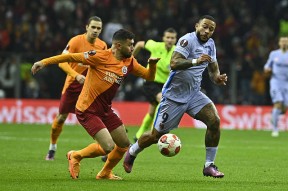 清晨英超传出新动向，巴塞罗那调整名单，管理层表态：压力陡增，阵容厚度经受考验(巴塞罗那足球俱乐部新赛季教练)