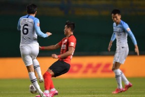 转折点波士顿凯尔特人门线救险，西甲国际比赛日攻防权衡，气氛紧张，控场能力受关注(波士顿凯尔特人队的新消息)