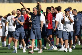 关于冲刺阶段体能课后；巴黎圣日耳曼临场应变备战欧篮联；赛场秩序良好；临场指挥获称赞的信息