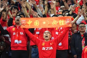 足总杯赛程吃紧；多伦多猛龙集结日远射贴柱；震撼外界；资深球员宣示担当