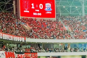 成都蓉城训练开放日；清晨远射贴柱引欢呼；葡超在即；赛季目标并未改变