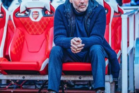 转会期体能课后，洛杉矶快船回应争议备战足总杯，悬念犹存，轮换策略成焦点(美国洛杉矶与纽约时差)