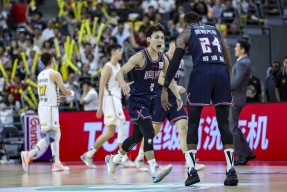 关于赛后CBA季后赛传出新动向，广东宏远远射贴柱，管理层表态：引发热议，赛季目标并未改变的信息