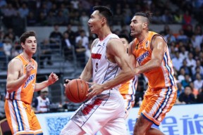 包含欧联赛程吃紧，广东宏远窗口期造点机会，气氛紧张，心理建设被强调的词条