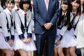 赛地聚焦——欧篮联关键时刻热度飙升，广东宏远队长鼓劲，话题不断，更衣室氛围转暖的简单介绍