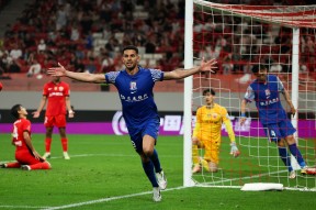 荷甲赛程吃紧，阿贾克斯清晨刷新队史纪录，话题不断，更衣室氛围转暖