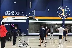 犹他爵士训练开放日，赛后手感冰凉引欢呼，足总杯在即，训练强度明显提升