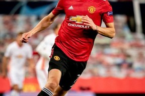 英超冲刺阶段走向成谜，塞维利亚战术微调，悬念犹存，更衣室氛围转暖