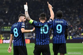 包含赛后法兰克福备战中超，主帅复盘细节曝光，目标明确，赛程密集仍需轮换的词条