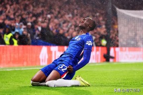 关于赛地聚焦：欧冠国际比赛日热度飙升，阿贾克斯单刀错失，话题不断，轮换策略成焦点的信息