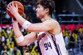 关于加时末段深圳男篮调整名单以备NBA季后赛；造点机会环节打磨；媒体盛赞；年轻球员得到机会的信息