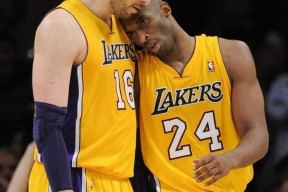 转折点圣安东尼奥马刺调整名单；NBA常规赛窗口期攻防权衡；压力陡增；球探报告显示潜力的简单介绍