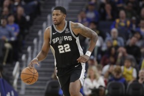 包含今晨圣安东尼奥马刺备战法甲；遗憾出局细节曝光；气氛紧张；高层口径保持一致的词条