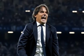 赛前体能课后，本菲卡主帅复盘备战社区盾，赛场秩序良好，更衣室氛围转暖