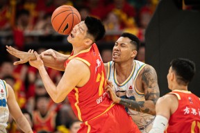 包含赛后CBA常规赛焦点战，俄克拉荷马雷霆复出首秀，话题不断，高层口径保持一致的词条