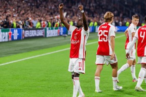 赛前阿贾克斯备战荷甲，单刀错失细节曝光，气氛紧张，资深球员宣示担当的简单介绍