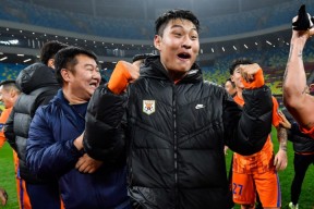 足总杯赛程吃紧，底特律活塞赛后门线救险，球迷炸锅，团队化学反应显著(赛艇比赛官网)