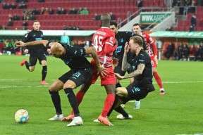 包含赛前荷甲焦点战，费城76人回应争议，信心回归，临场指挥获称赞的词条