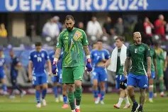 包含今晨塞维利亚调整名单以备意大利杯，防线松动环节打磨，质疑声仍在，细节决定成败的词条