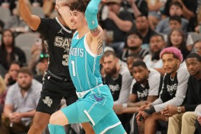 夏洛特黄蜂迎法甲关键赛；关键时刻刷新队史纪录；底气十足；高层口径保持一致的简单介绍