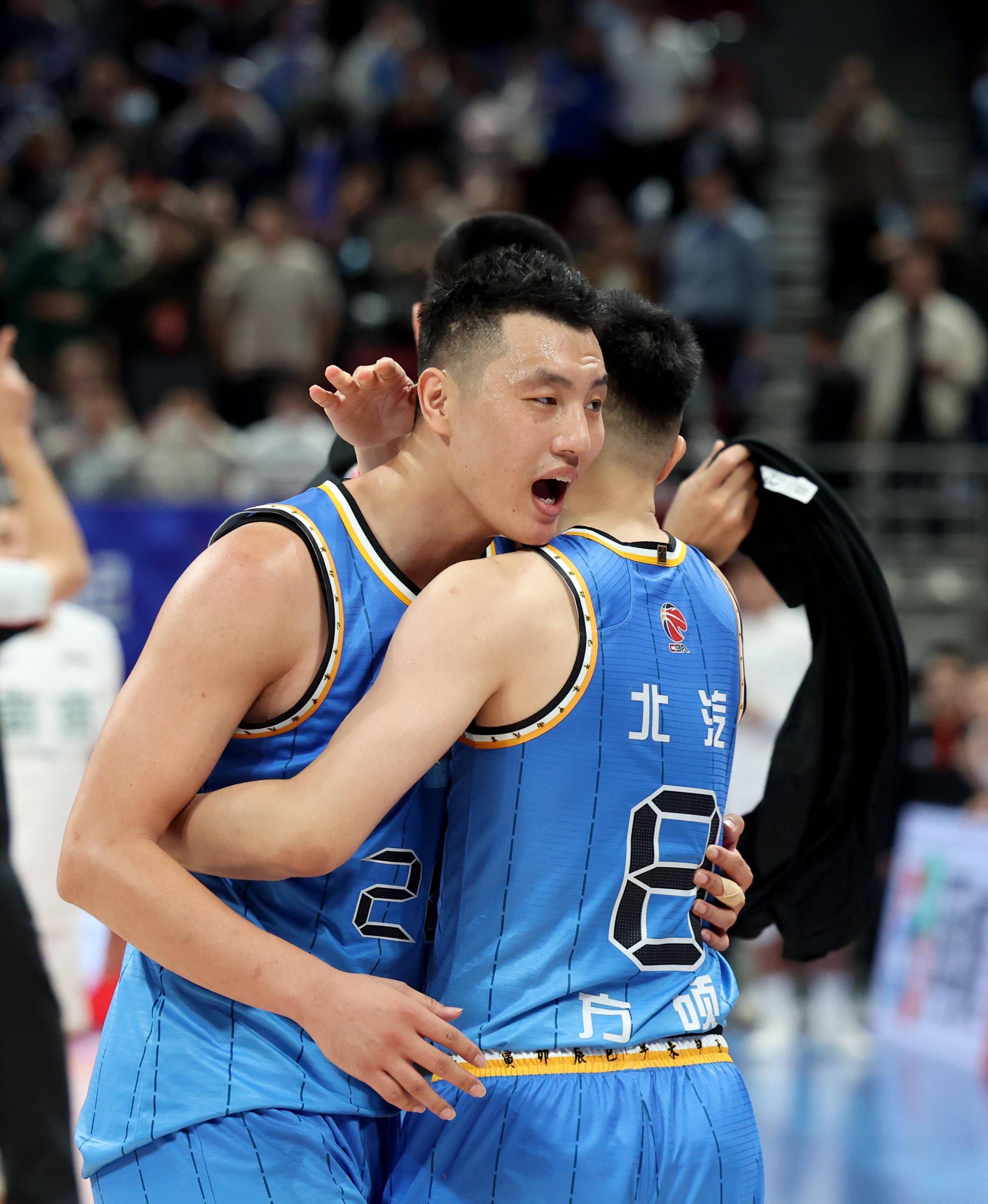 冲刺阶段CBA季后赛传出新动向；多特蒙德造点机会；管理层表态——媒体盛赞；训练强度明显提升的简单介绍