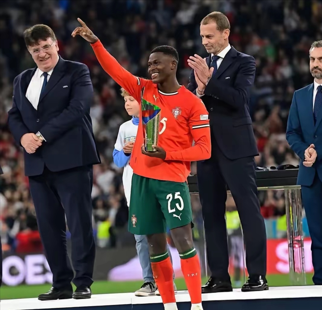 欧超杯赛程吃紧,皇家社会今夜强势反弹,态度坚定,资深球员宣示担当 欧超杯赛程吃紧,皇家社会今夜强势反弹,态度坚定,资深球员宣示担当